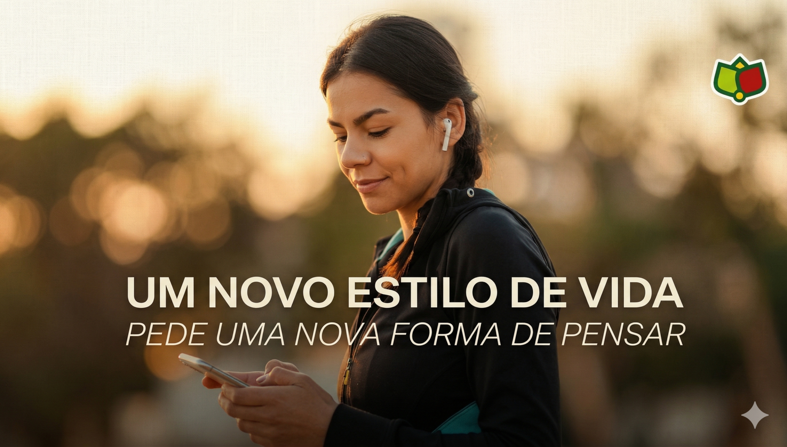 Mulher sorridente e reflexiva em close-up, olhando para o smartphone durante a hora dourada, representando um novo estilo de vida com alimentação sem glúten e bem-estar, em uma composição moderna e limpa.